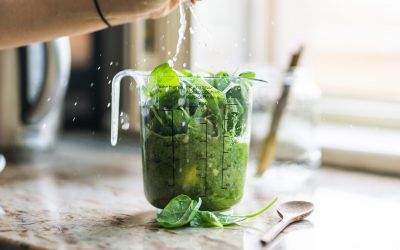 Receta sana: Smoothie verde de espinacas y fruta