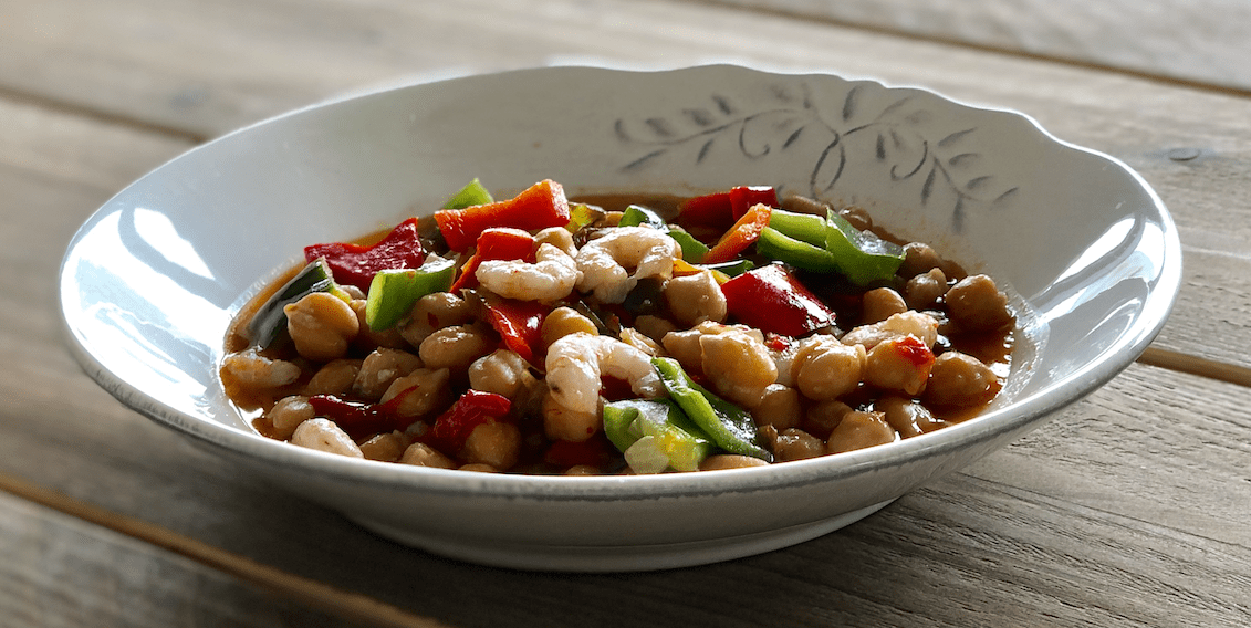Receta sana: Garbanzos con pimientos, gambas y curry