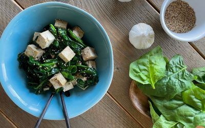 Recetas sanas: Ensalada de tofu, espinacas y sésamo