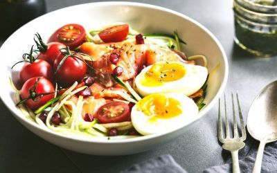 Receta sana: Tallarines de calabacín con salmón