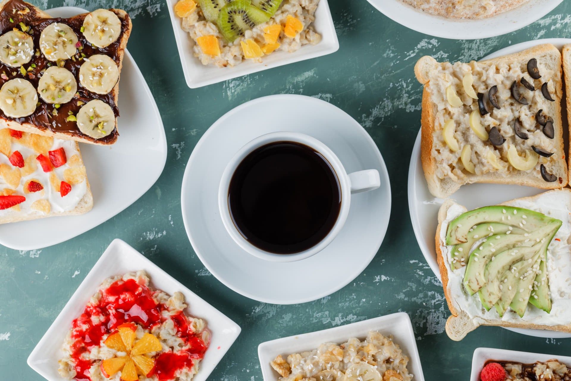café en el desayuno, bebida estimulante
